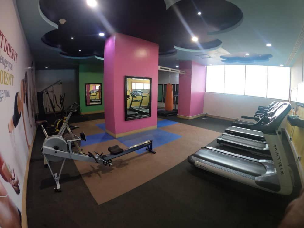 A Lovely Studio Apartment With Gym And Pool Access ดาร์เอสซาลาม ภายนอก รูปภาพ