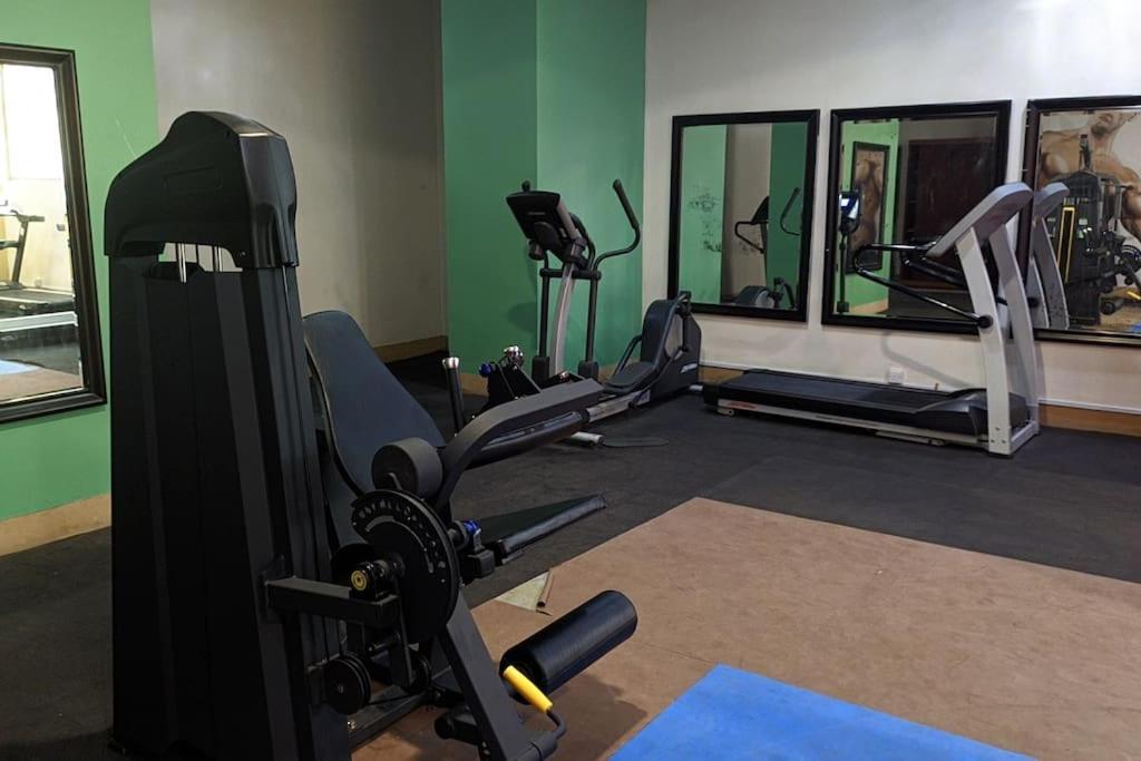 A Lovely Studio Apartment With Gym And Pool Access ดาร์เอสซาลาม ภายนอก รูปภาพ